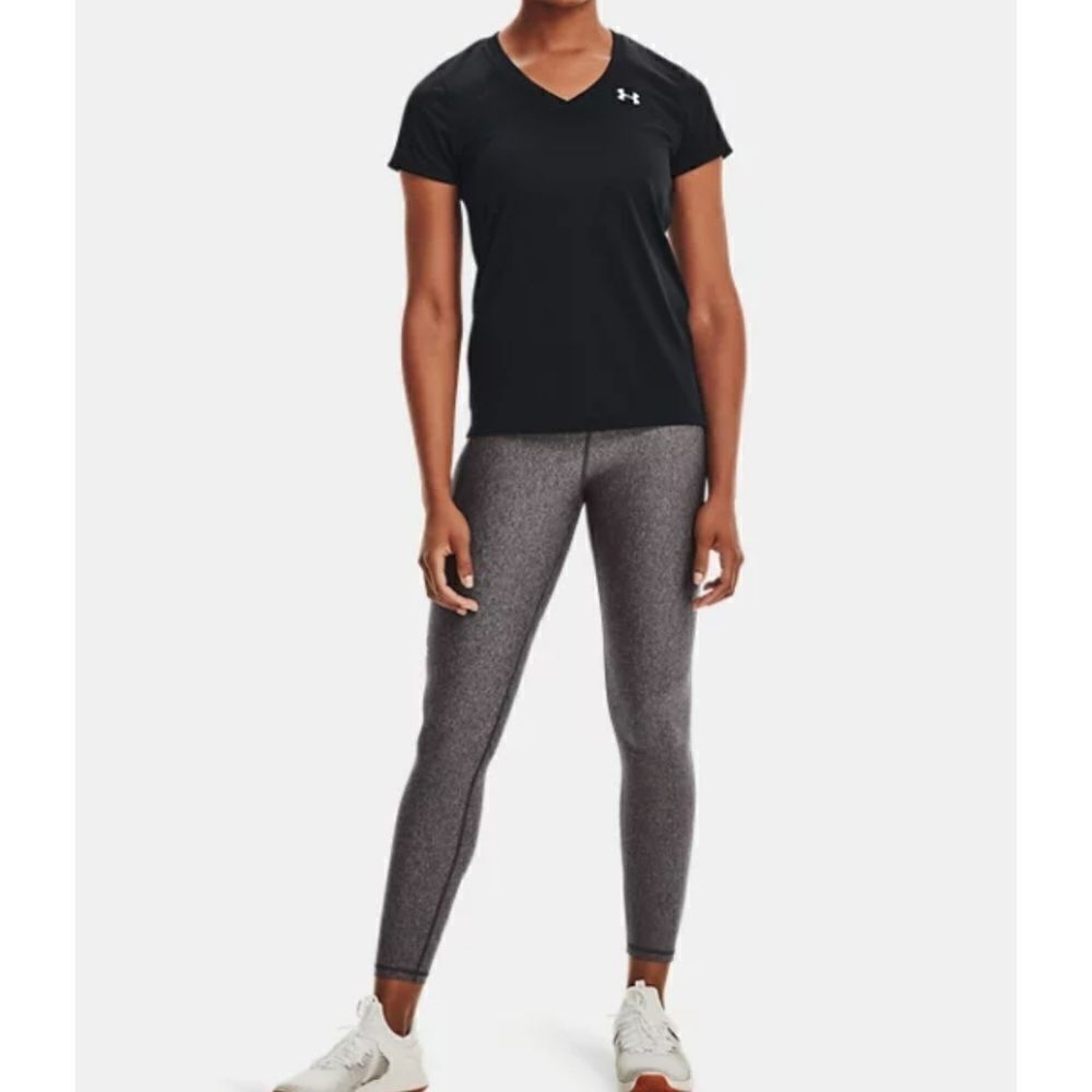 Under Armour Women's HeatGear Black    V-neck Short Sleeve Top